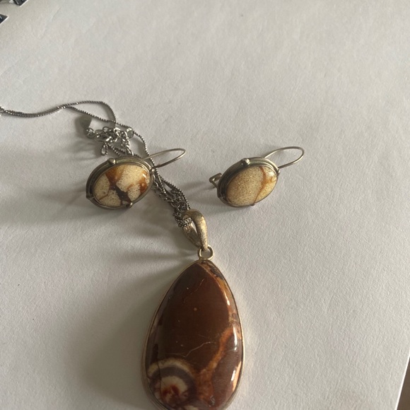 Earring and necklace - Picture 1 of 1